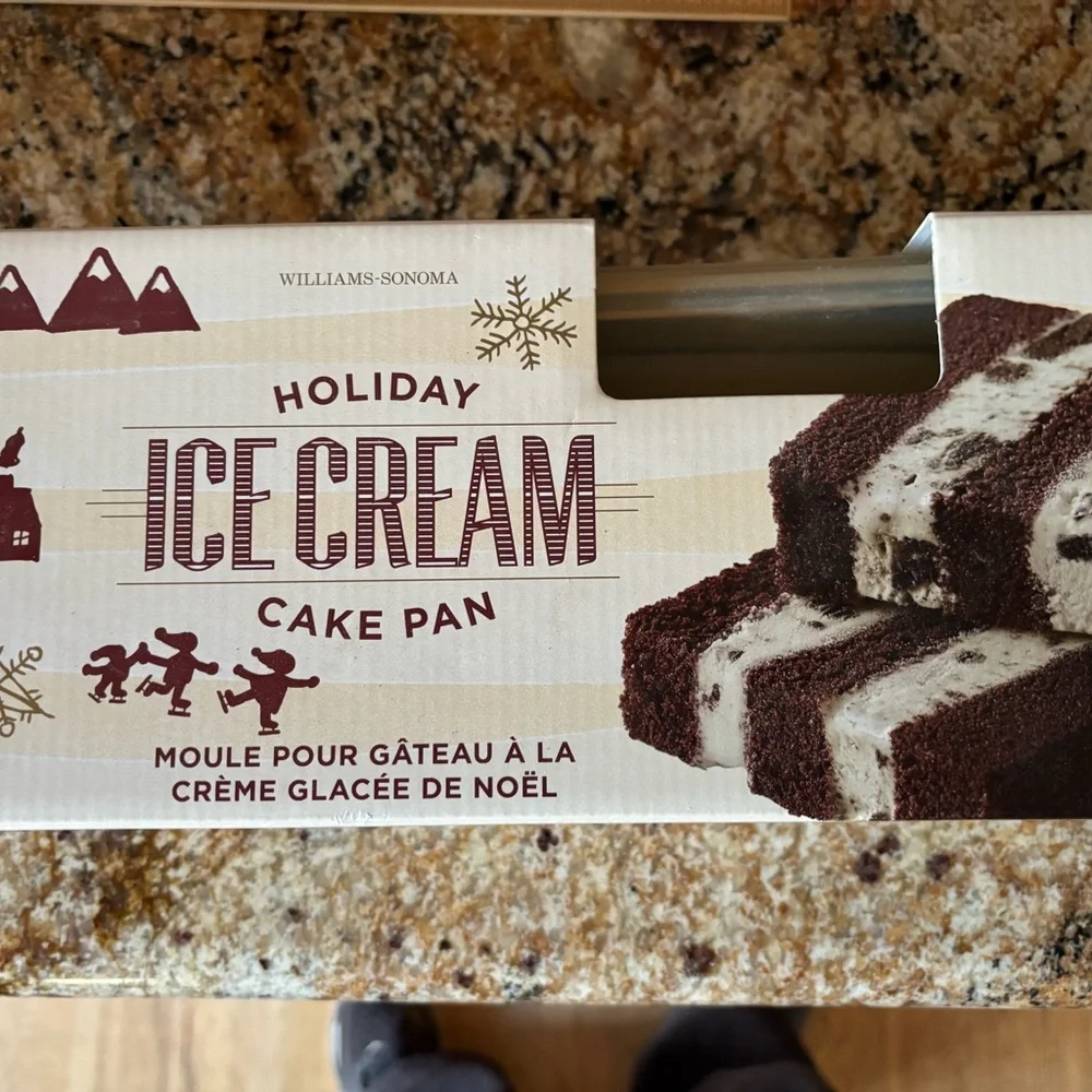 Williams Sonoma NWT Holiday Ice Cream cake pan